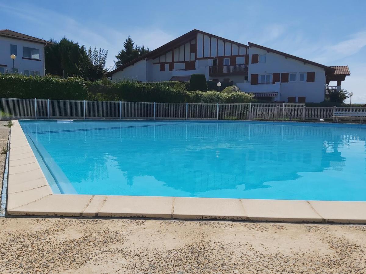 Appartement A Hendaye Avec Piscine Et A Cote De La Plage Esterno foto