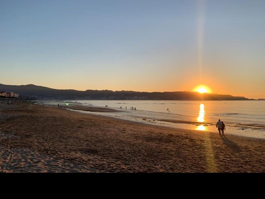 Appartement A Hendaye Avec Piscine Et A Cote De La Plage Esterno foto