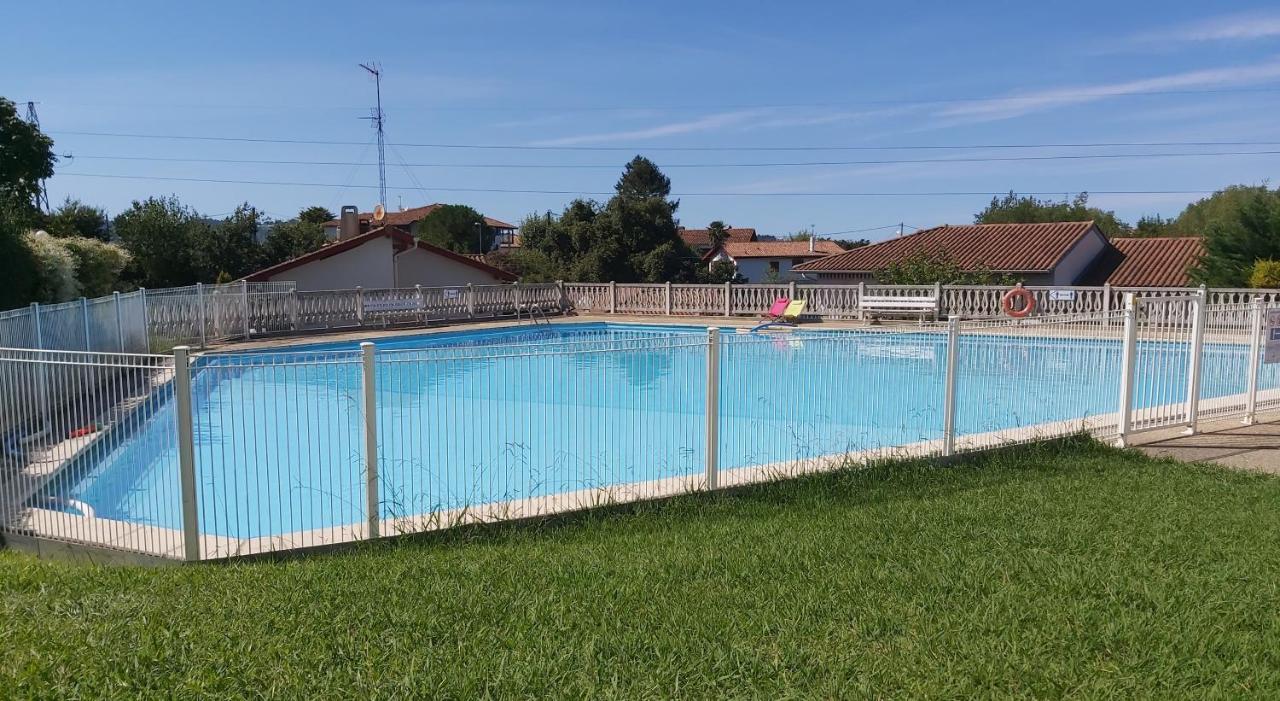 Appartement A Hendaye Avec Piscine Et A Cote De La Plage Esterno foto